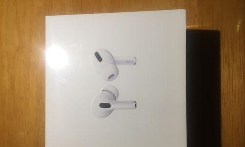 探索苹果AirPods2耳机的外形与设计（时尚便携，舒适佩戴，AirPods2耳机带给你全新音乐体验）  第2张